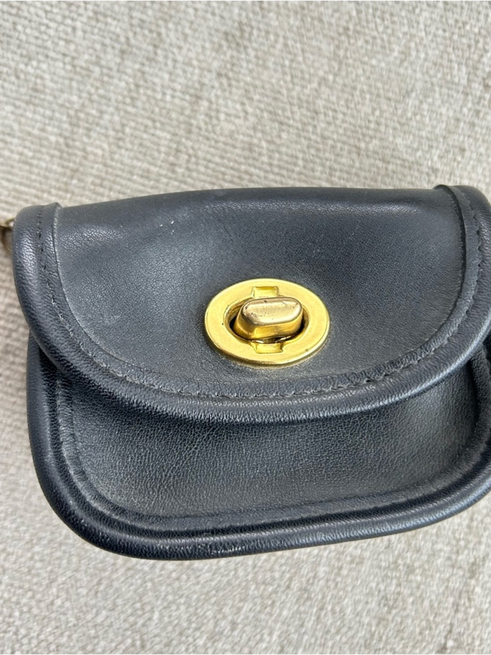 Vintage Coach Black Leather Mini Key Bag with Gold Turnlock - Picture 3 of 14